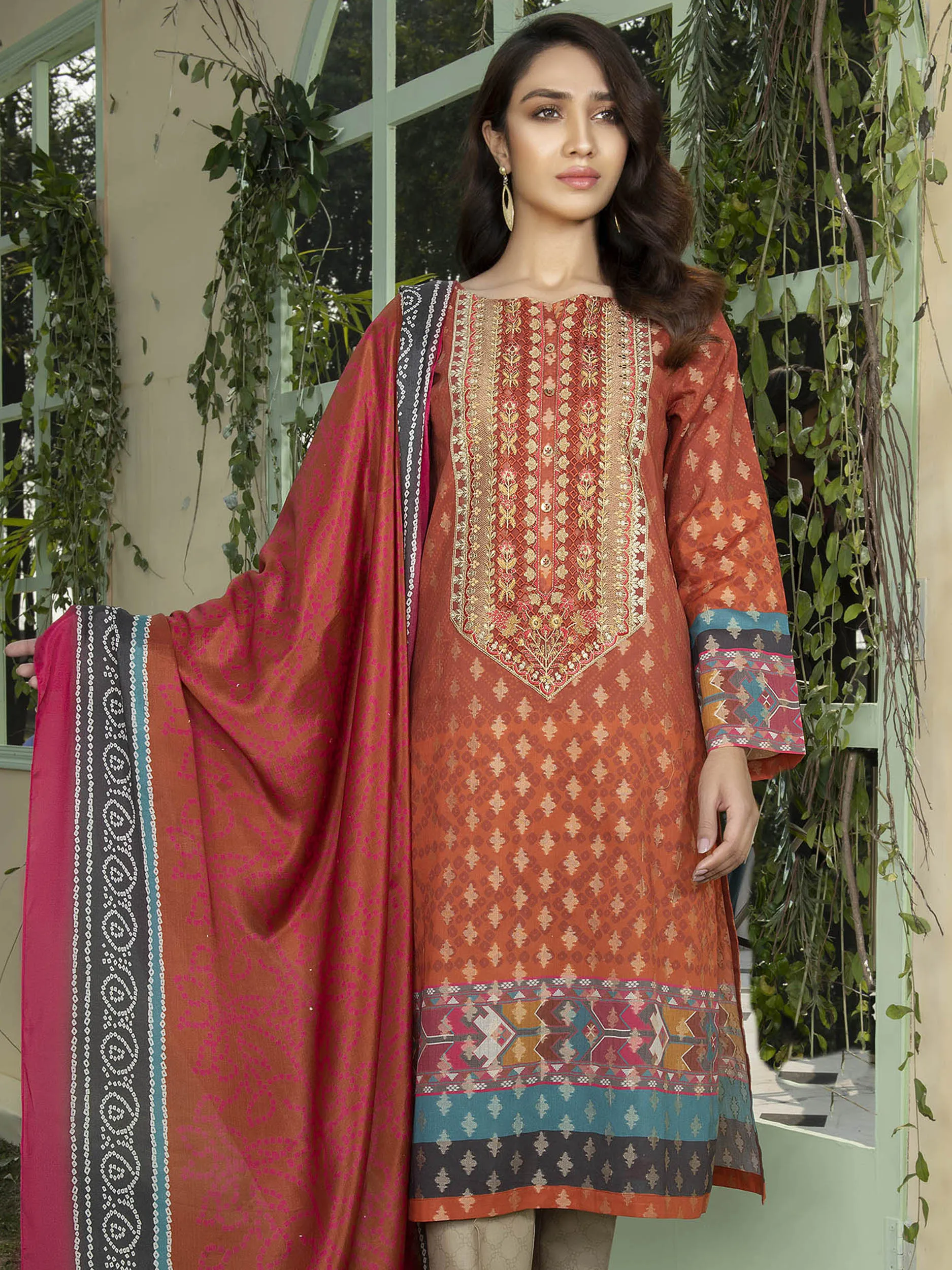 2-Piece Embroidered Jacquard Suit