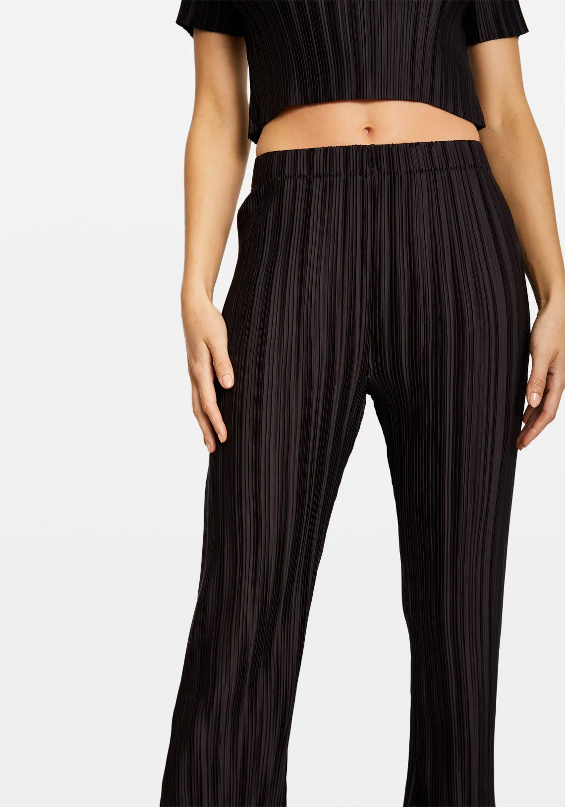 BOX PLEAT FLARE PANTS BLACK