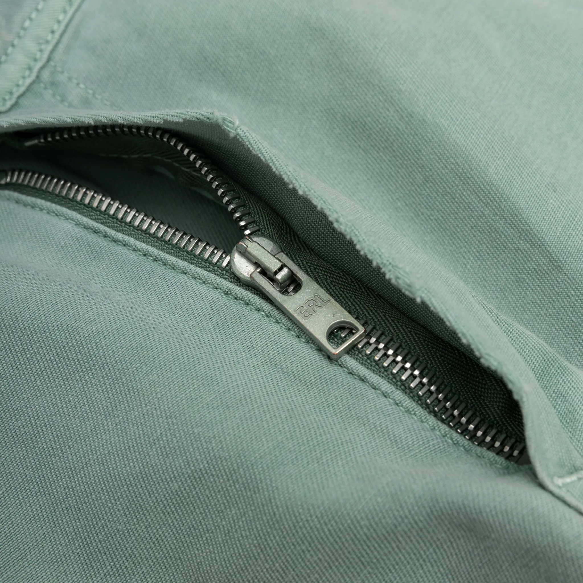 DISTRESSED CHINO
