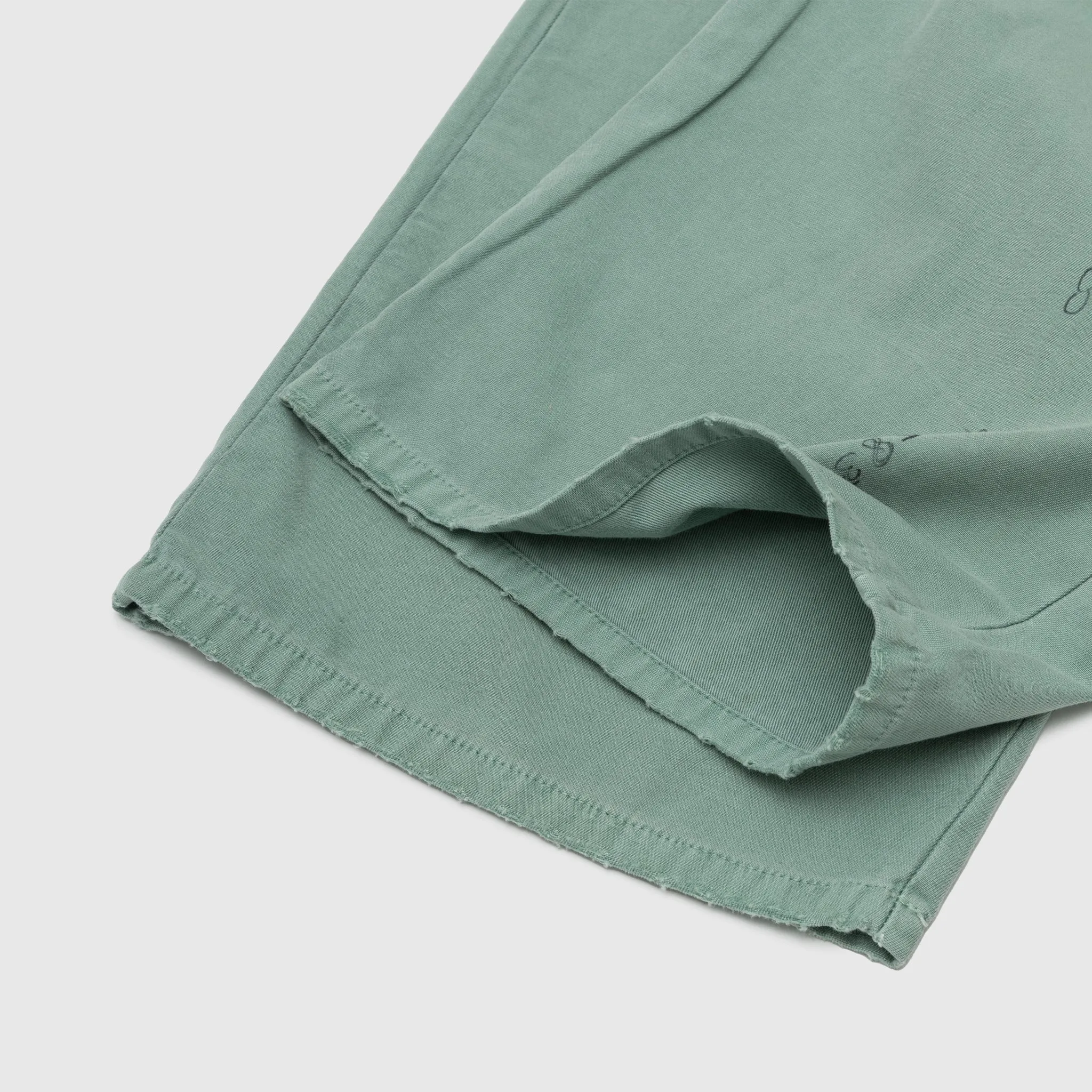 DISTRESSED CHINO