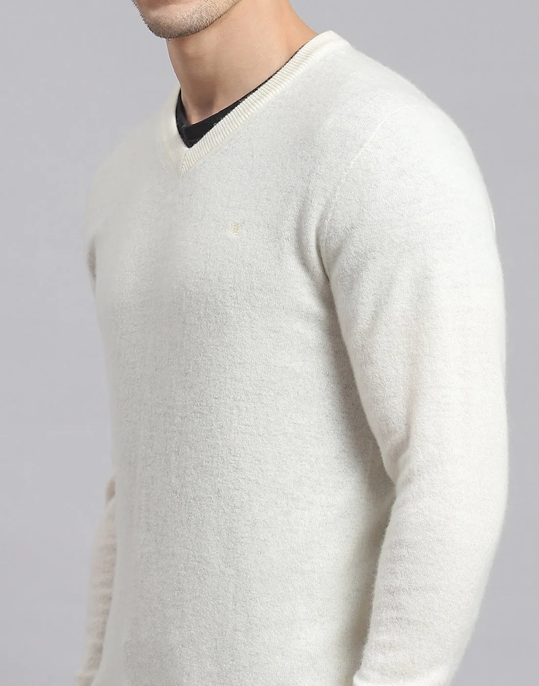 Men White Solid V Neck Full Sleeve Sweater