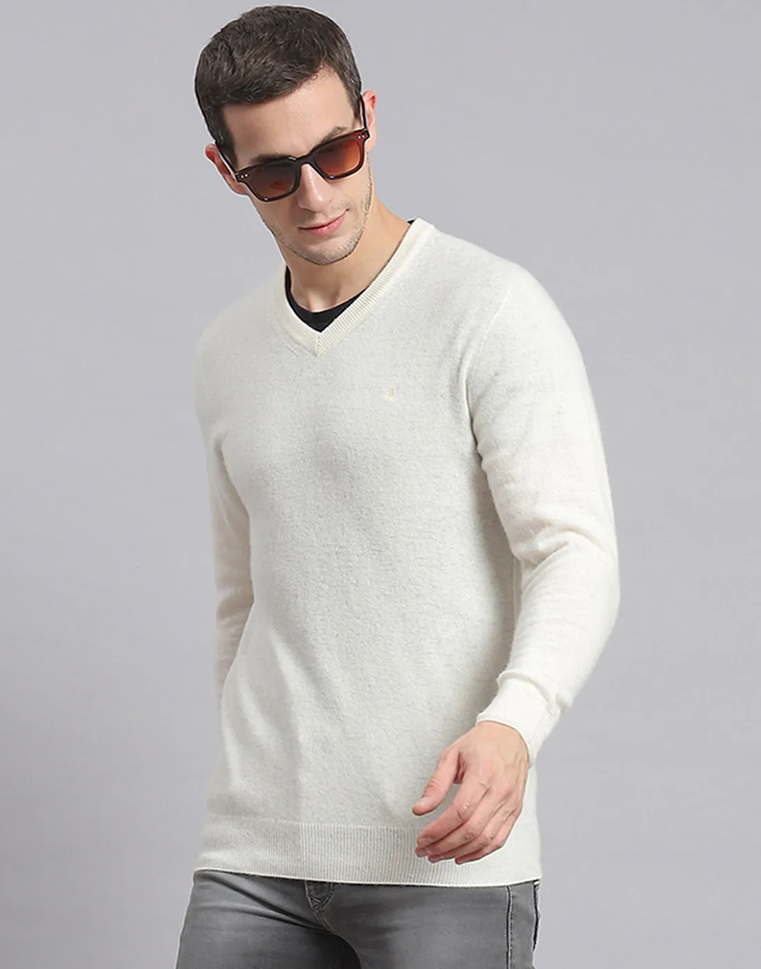 Men White Solid V Neck Full Sleeve Sweater