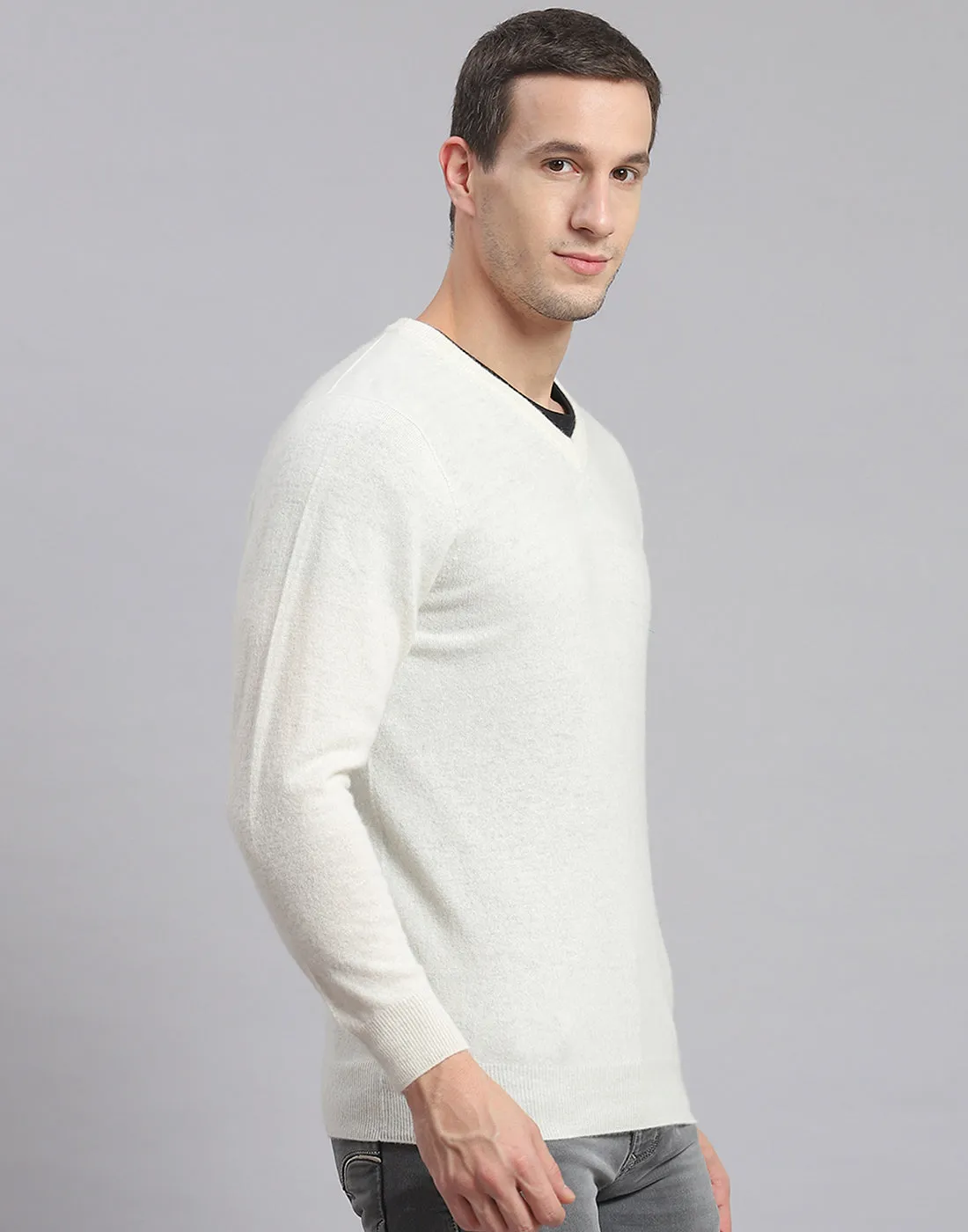 Men White Solid V Neck Full Sleeve Sweater