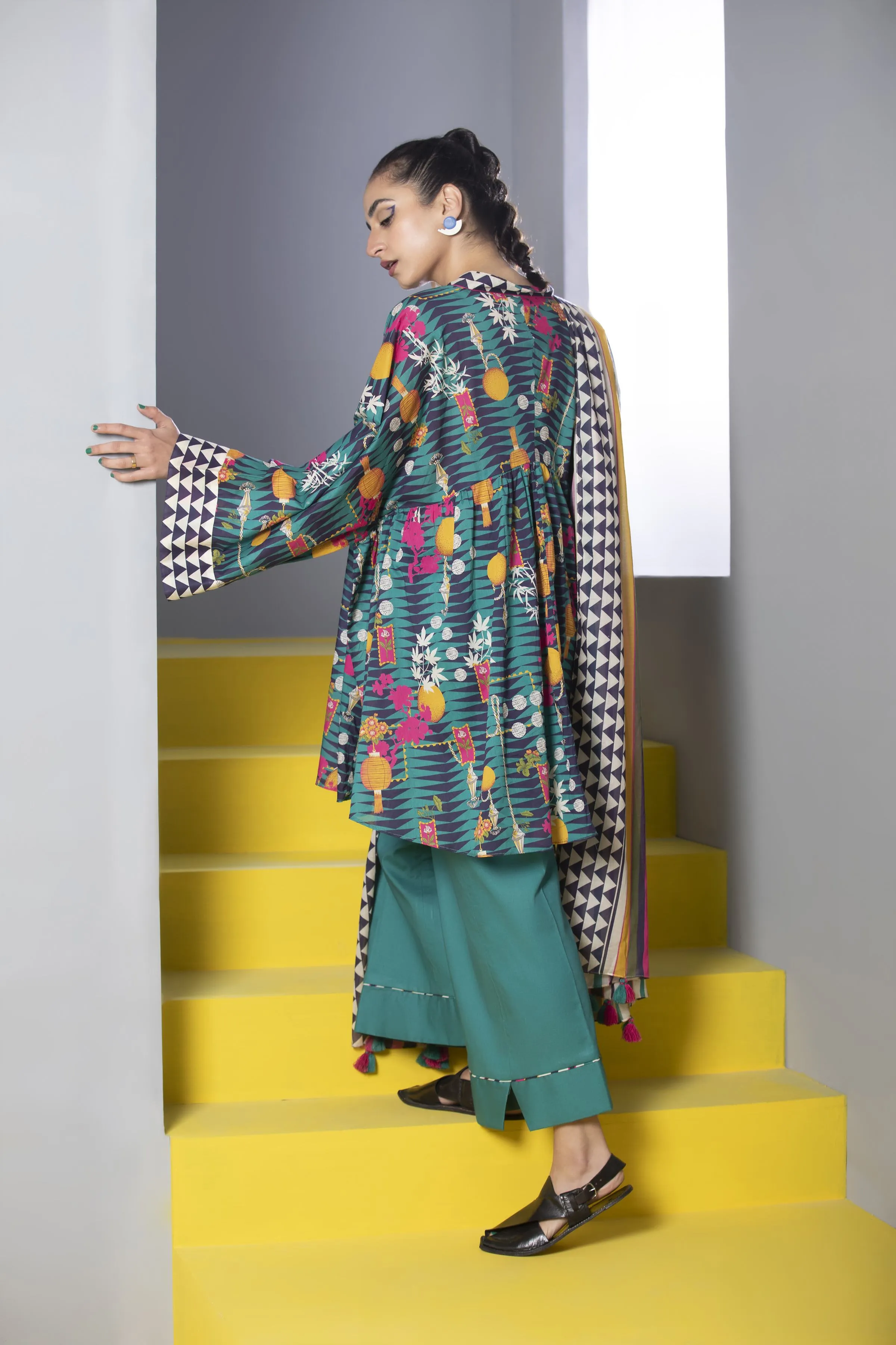 Sapphire Lawn Collection 2021 – Pop Series · Lavigne