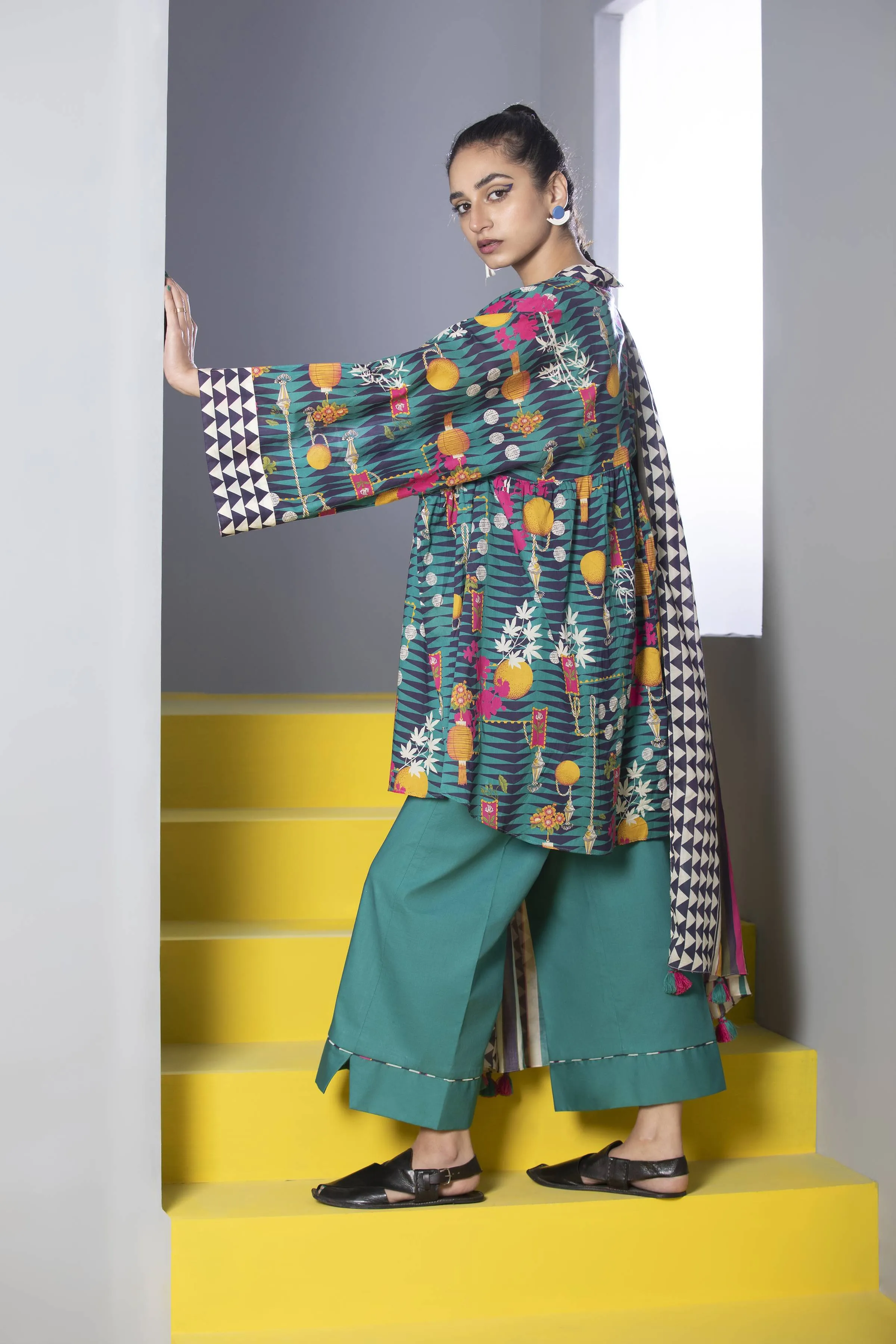 Sapphire Lawn Collection 2021 – Pop Series · Lavigne