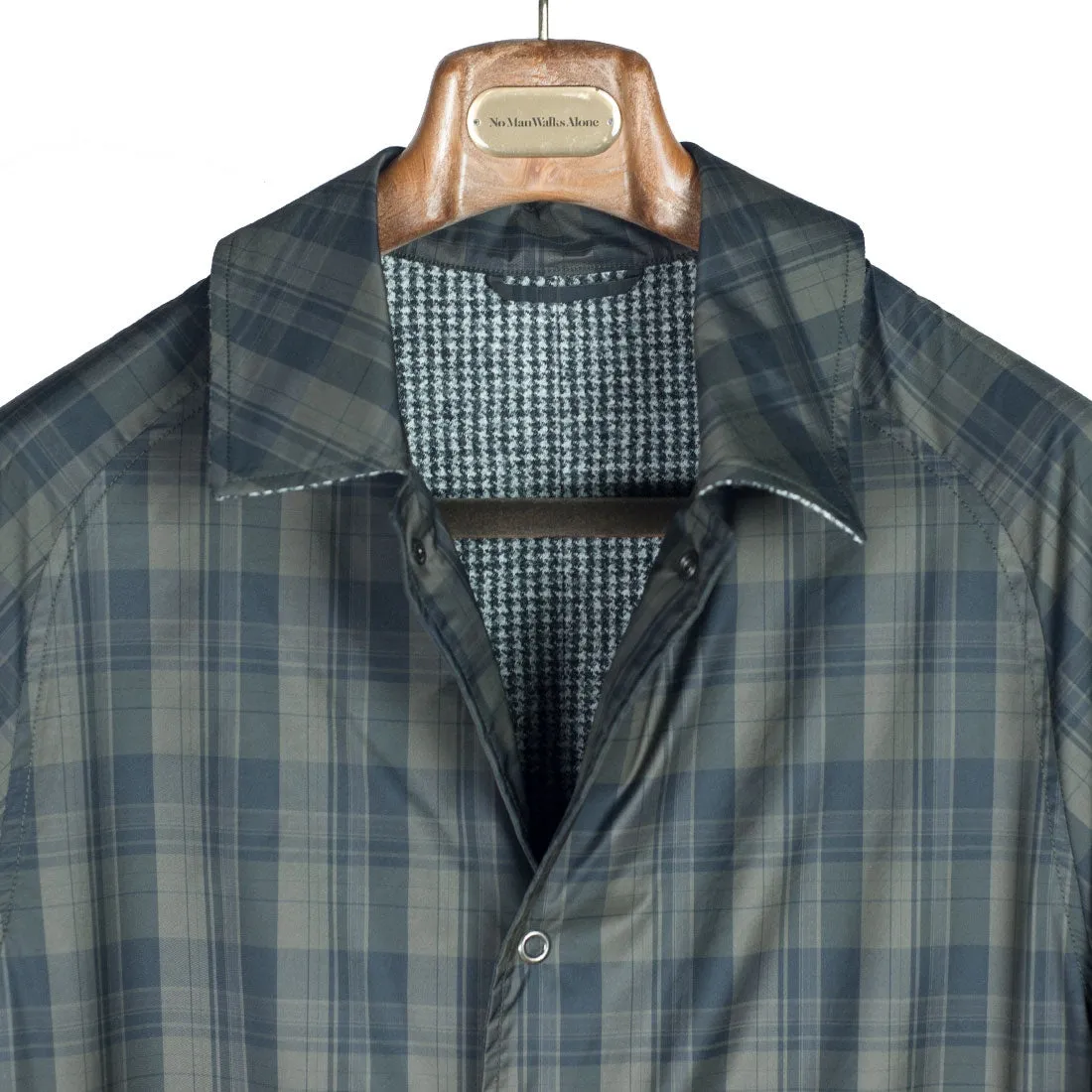 Stadium coat in brown plaid polyester with houndstooth wool lining
